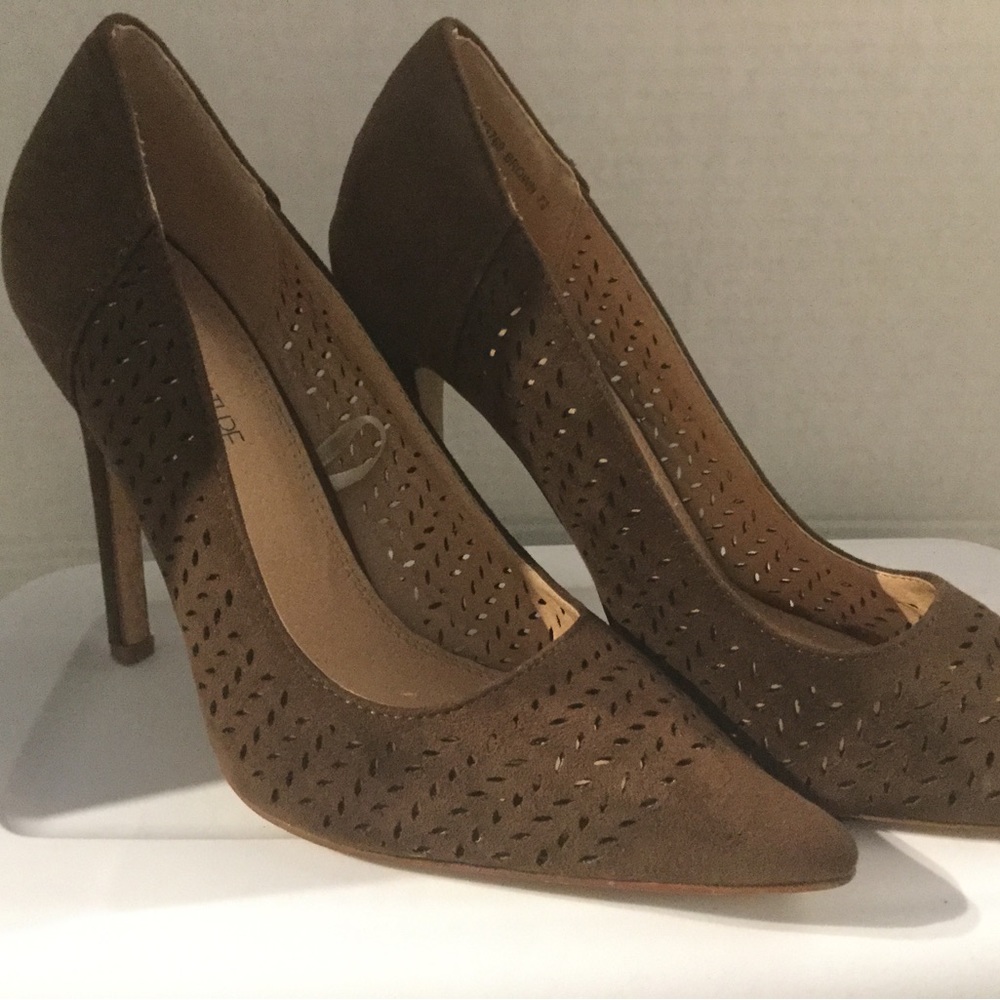 Women’s brown pumps size 7.5 New